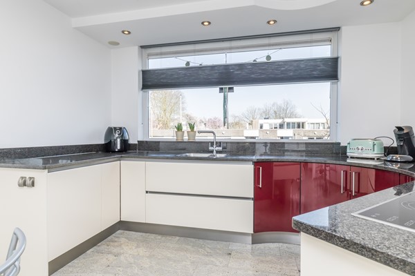 Foto - Verkocht onder voorbehoud: Verrassend ruime en instapklare gezinswoning met diepe zonnige tuin in Hoensbroek
